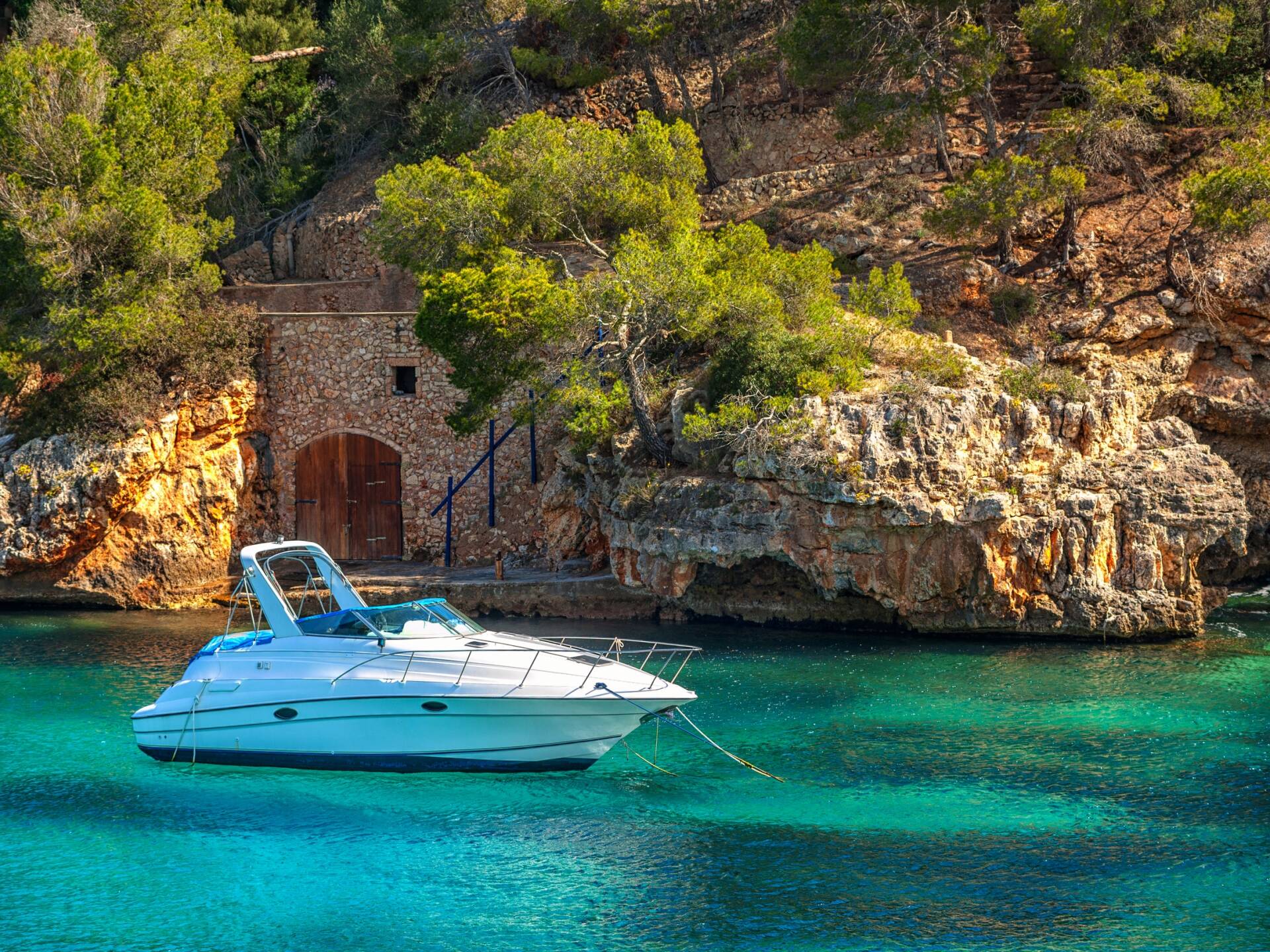Motor-boat-charter